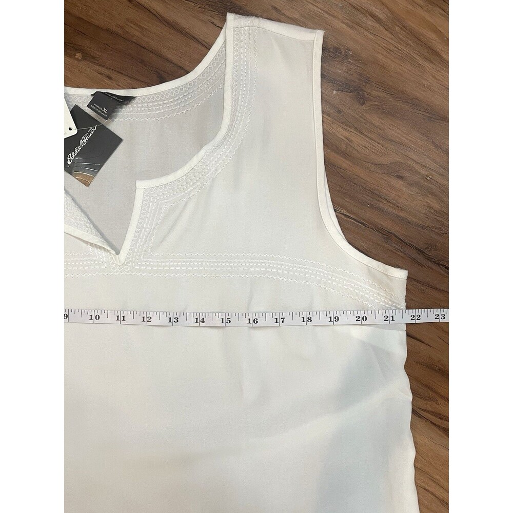Women's Size XL Eddie Bauer White Sleeveless Blouse Shirt Embroidered Romantic - Picture 3 of 7